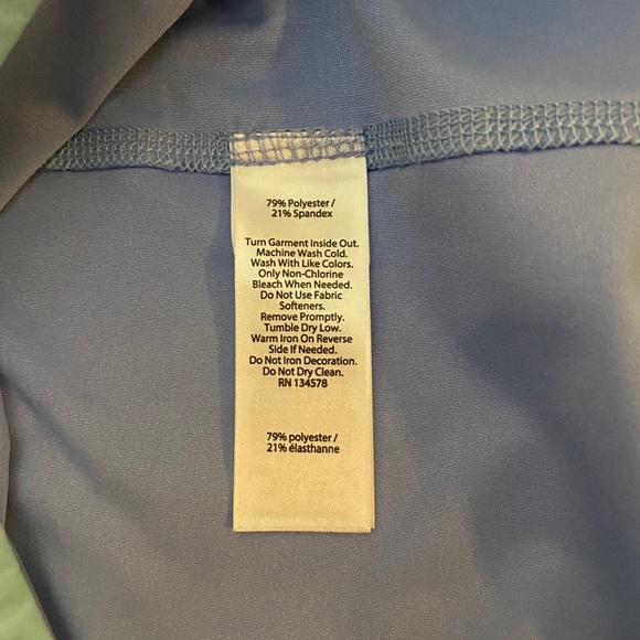 EUC Vineyard Vines long sleeve athletic top - Picture 5 of 5